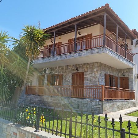 Chriselia Apartment Nea Roda Bagian luar foto
