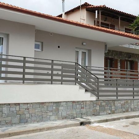 Chriselia Apartment Nea Roda Bagian luar foto