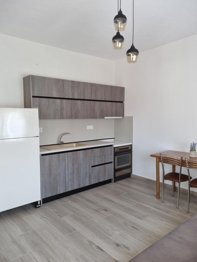 Chriselia Apartment Nea Roda Bagian luar foto