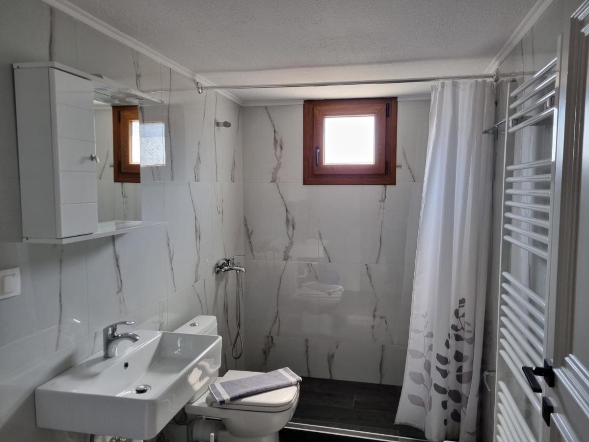 Chriselia Apartment Nea Roda Bagian luar foto