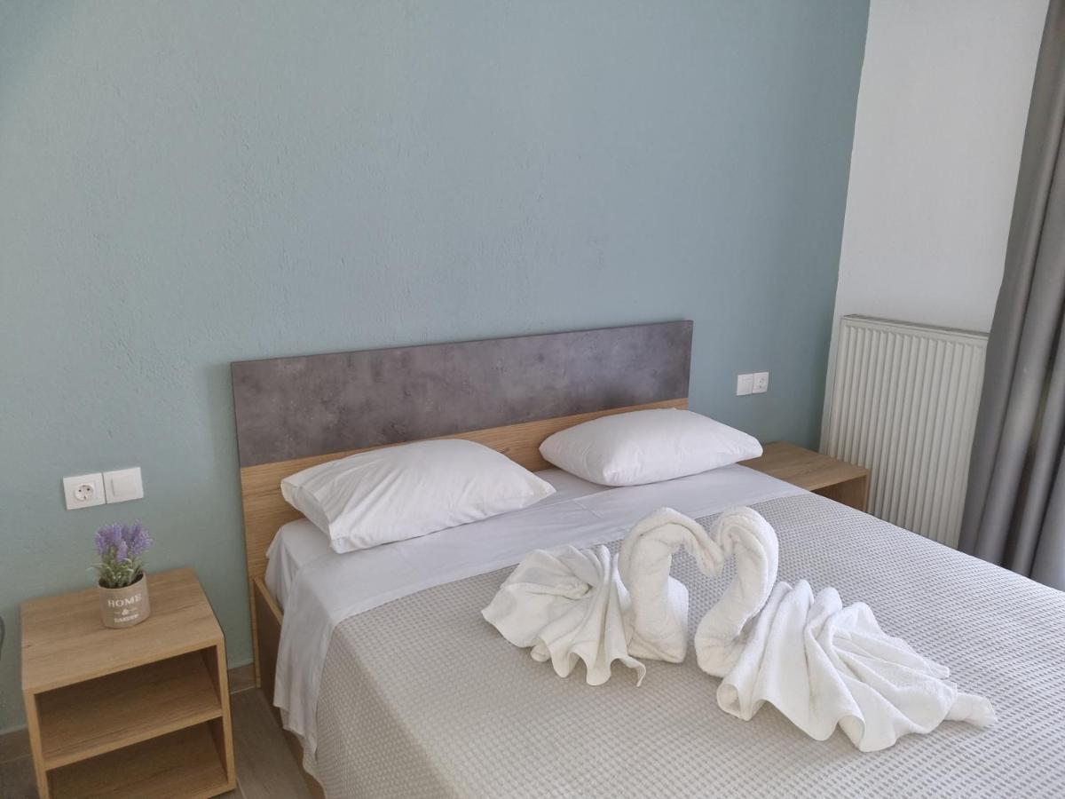 Chriselia Apartment Nea Roda Bagian luar foto