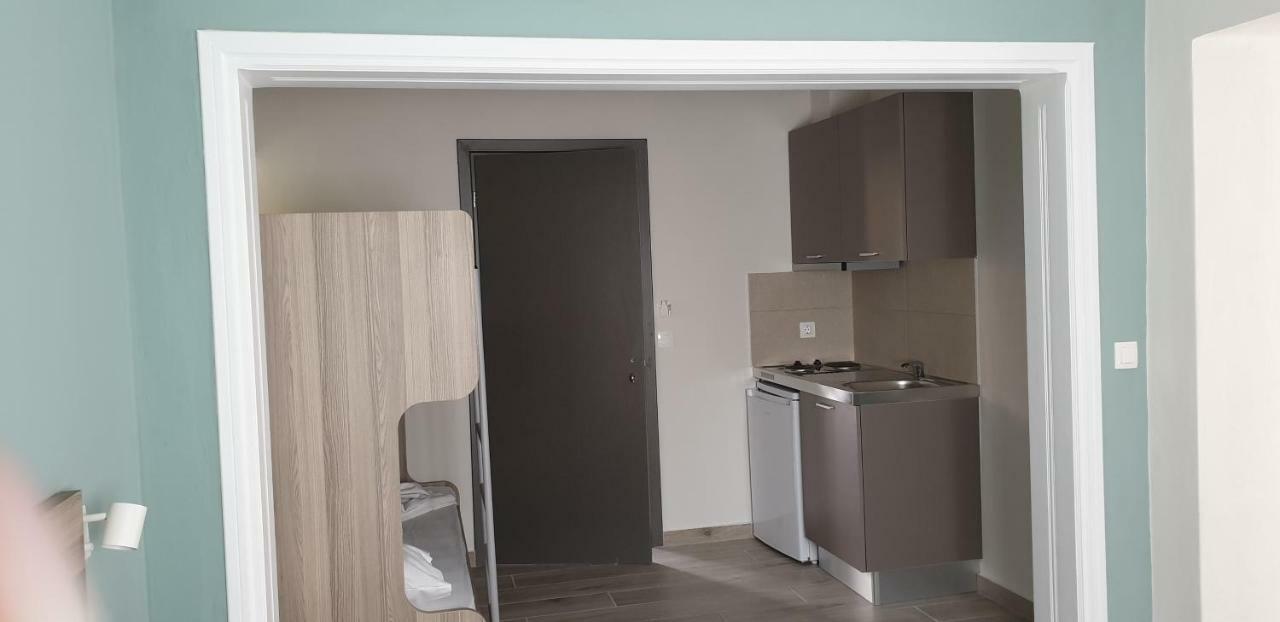 Chriselia Apartment Nea Roda Bagian luar foto
