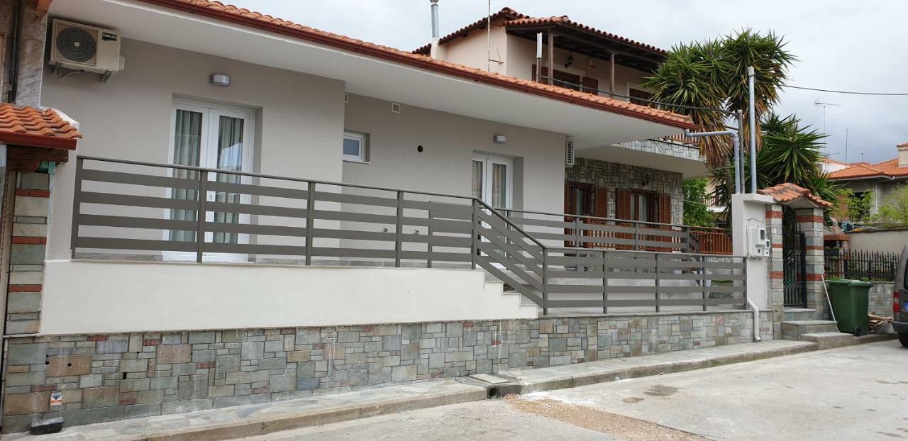 Chriselia Apartment Nea Roda Bagian luar foto