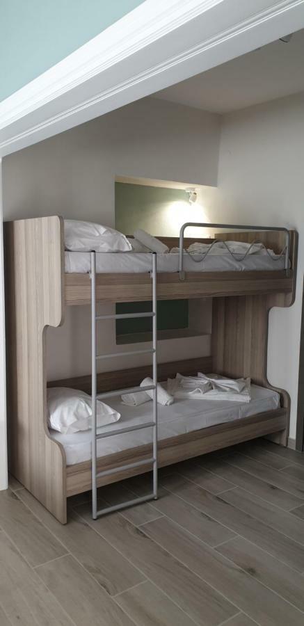 Chriselia Apartment Nea Roda Bagian luar foto