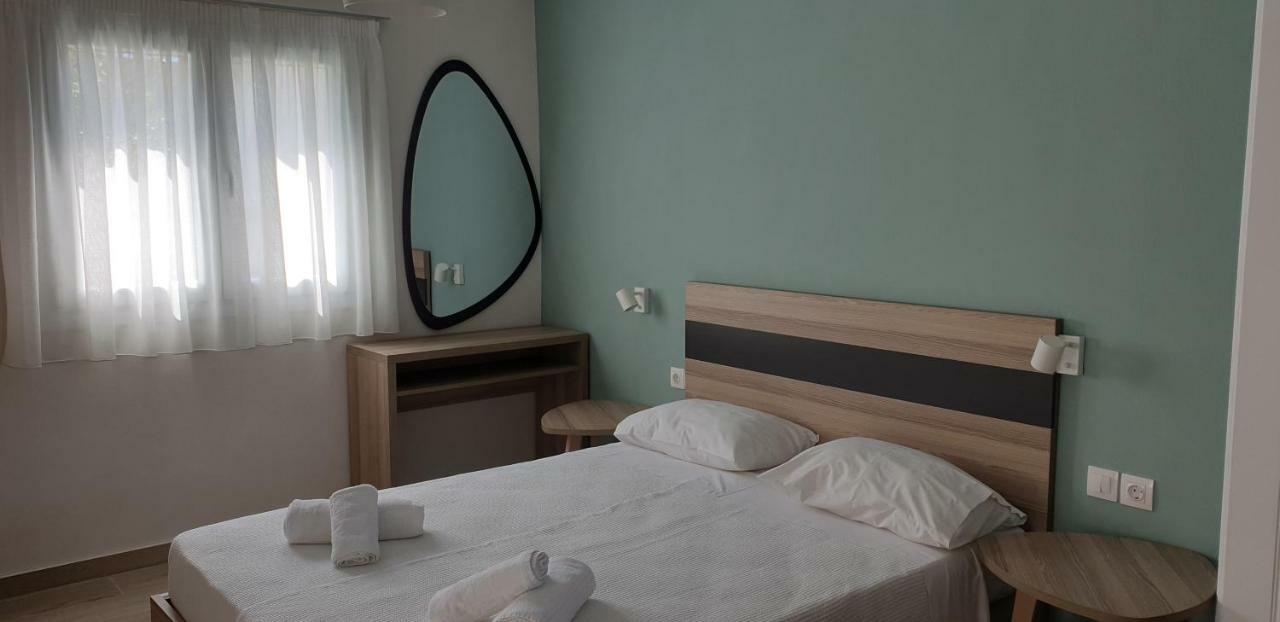 Chriselia Apartment Nea Roda Bagian luar foto
